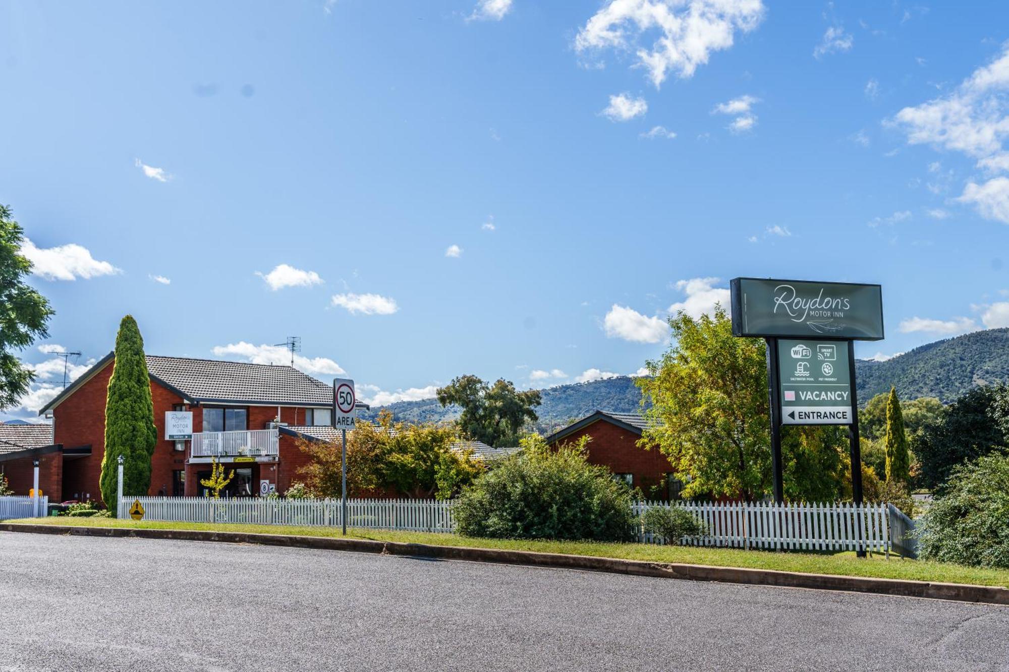 Roydons Motor Inn Tamworth Extérieur photo